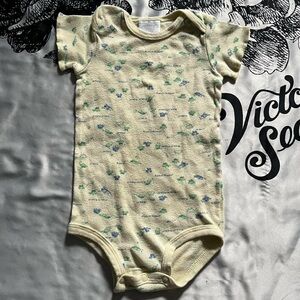 Carter's baby onesie with frogs “Ribbit Ribbit”.